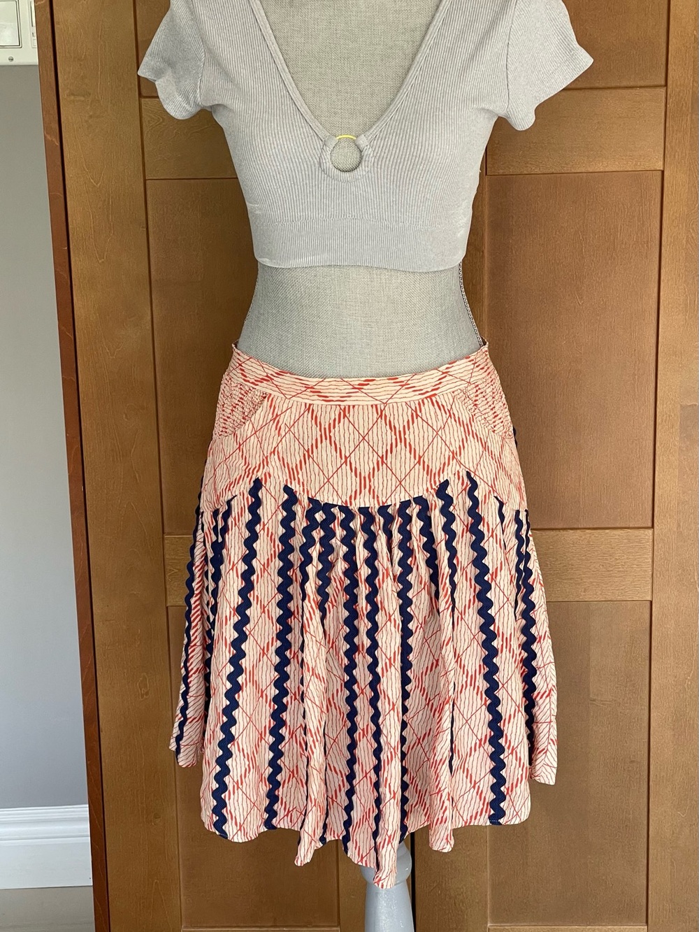 LOVE BINETTI Pleated Silk Red, White & Navy Knee-Length Skirt, Size 6 - EUC